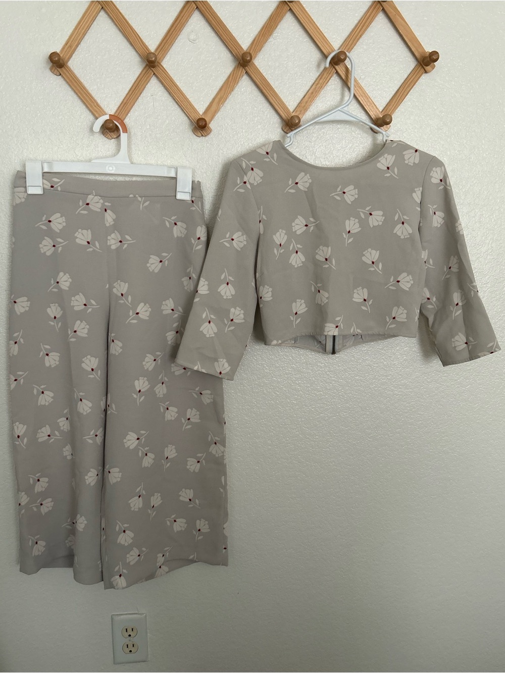 Zara Women's Floral Two-Piece Set - Cropped Top & Wide Leg Pants